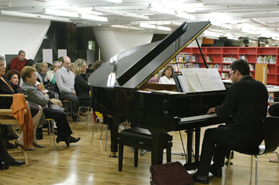 Il compositore e pianista Francesco Bellomi